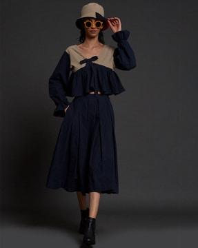 pleated flared skirt with side pocket