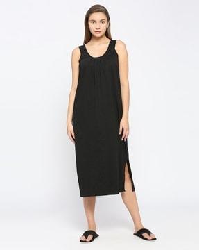 pleated round-neck slip with side slit