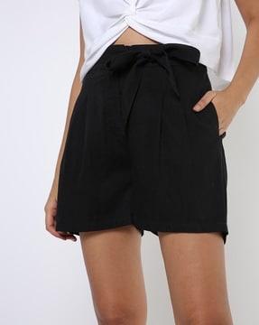 pleated shorts with insert pockets
