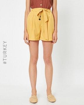 pleated shorts with waist tie-up