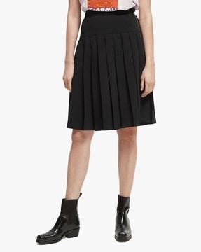 pleated skirt with details