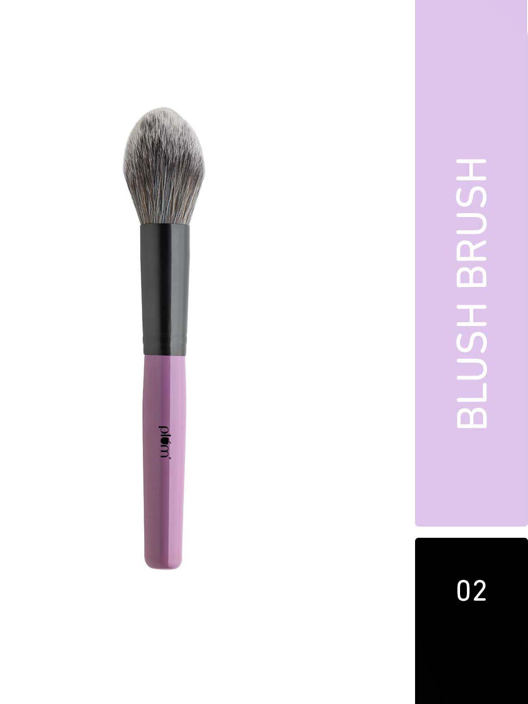 plum soft blend blush brush for flawless application - 02