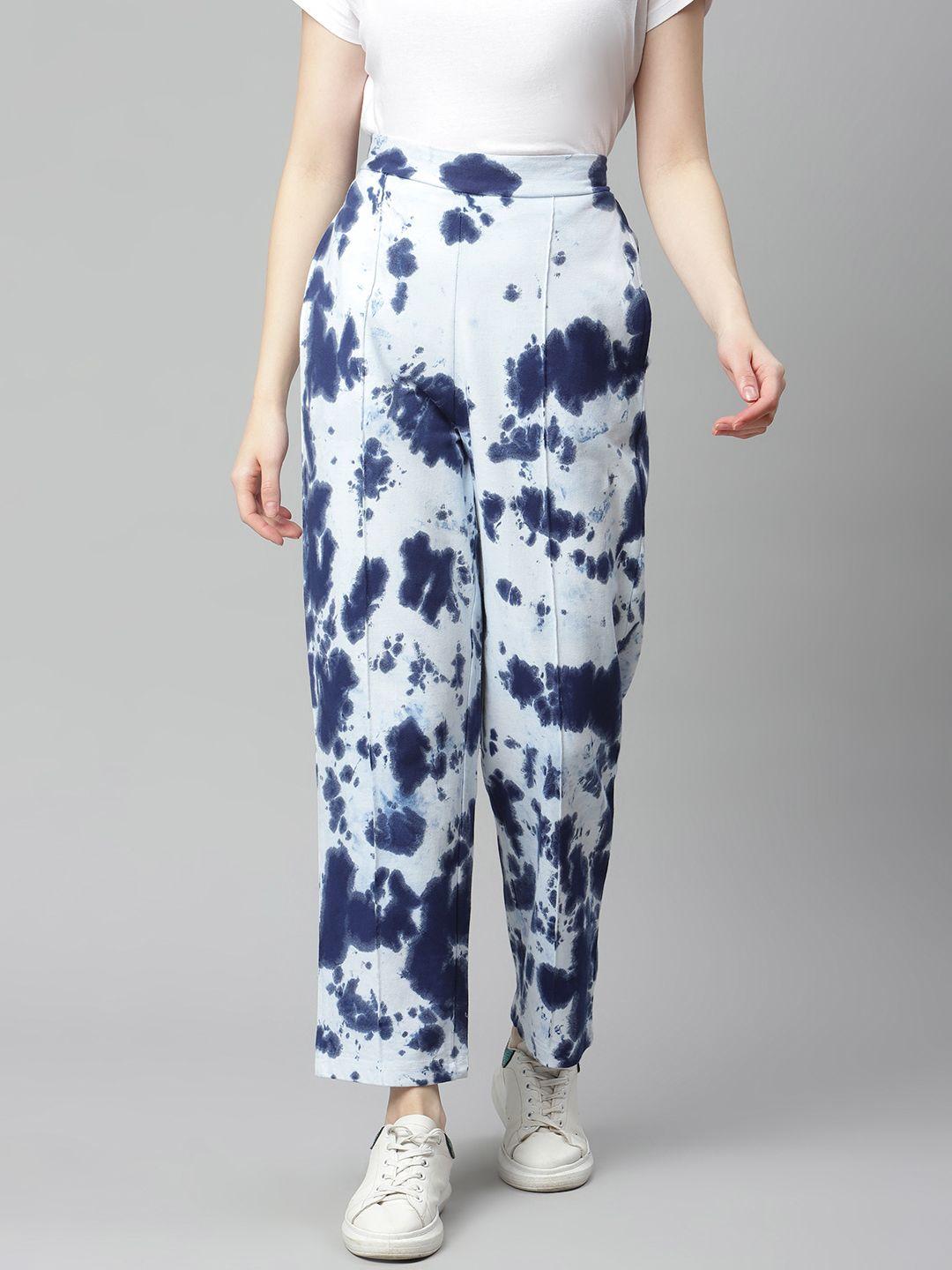 pluss women blue & white tie & dye printed straight-fit pure cotton track pants