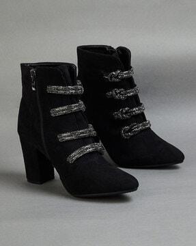 pointed-toe booties with zip closure
