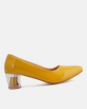 pointed-toe chunky heeled shoes