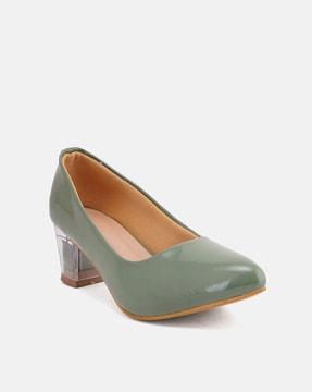 pointed-toe chunky heeled shoes