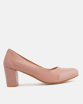 pointed-toe chunky heeled shoes