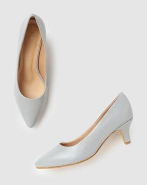 pointed-toe heeled pumps