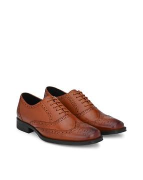 pointed-toe lace-up derbys