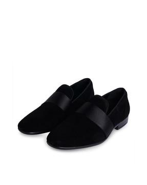 pointed-toe slip-on loafers