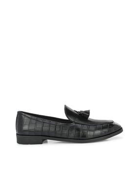 pointed-toe slip-on loafers