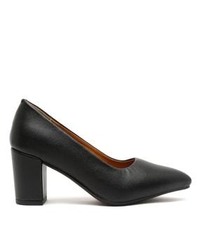 pointed-toe slip-on pumps