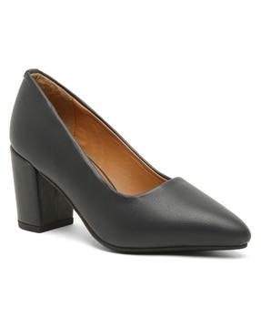 pointed-toe slip-on pumps