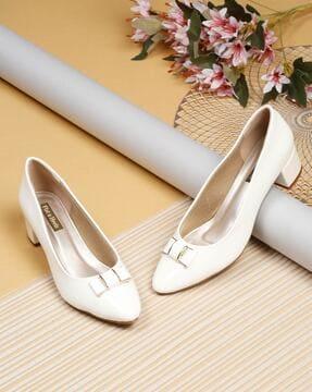 pointed-toe slip-on pumps