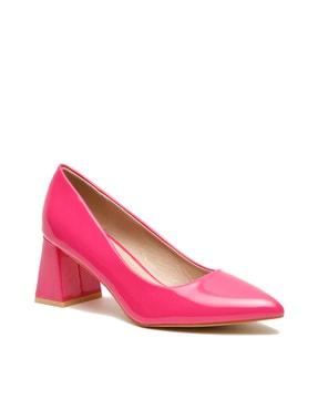 pointed-toe slip-on pumps