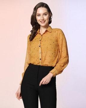 polka-dot shirt with cuffed sleeves