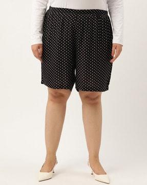 polka-dot shorts