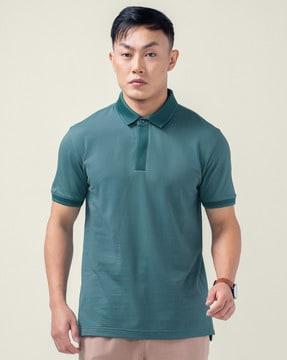 polo t-shirt with short sleeves