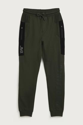 printed cotton regular fit boys joggers - olive
