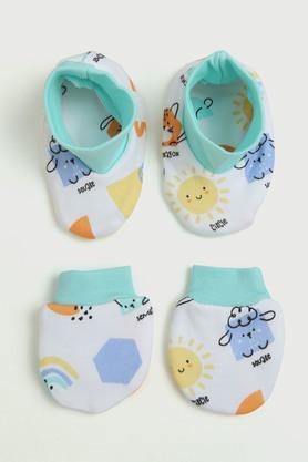printed cotton regular fit infant boys mitten & booties set - multi