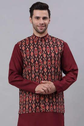 printed-cotton-regular-fit-men's-nehru-jacket---maroon