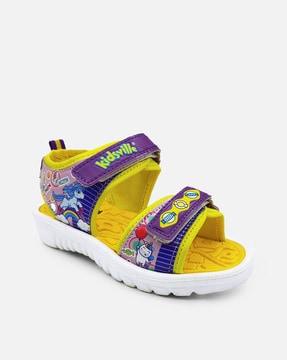 printed flat sandals with velcro closure