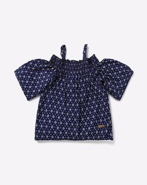 printed off-shoulder strappy t-shirt with smocking
