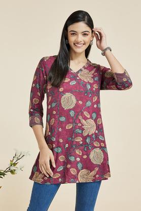 printed rayon v neck women's casual wear tunic - maroon