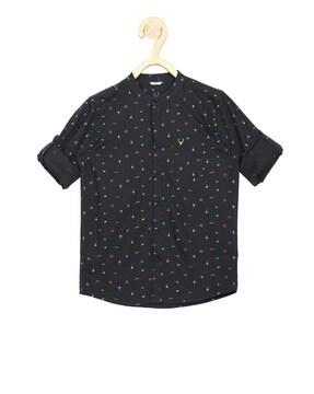 printed spread-collar shirt with patch pocket