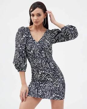 printed bodycon dress with puff sleeves