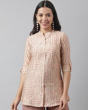 printed button-down top with curved hem