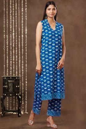 printed calf length cotton woven women's kurta set - blue