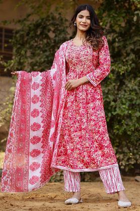 printed calf length rayon woven women's kurta set - pink