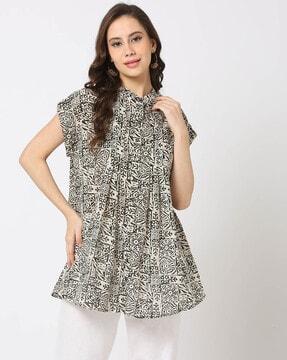 printed cap sleeve top with placket detail