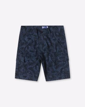 printed cargo shorts with flap pockets