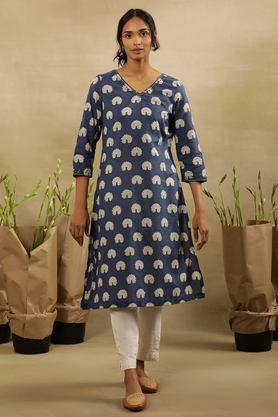 printed cotton v-neck women's festive wear kurta - blue