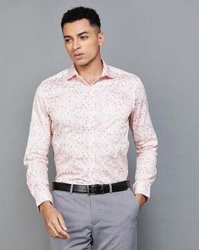 printed cutaway-collar shirt with patch pocket