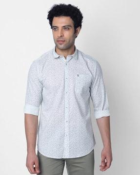 printed cutaway-collar shirt