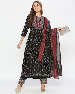 printed kurta with pants & dupatta