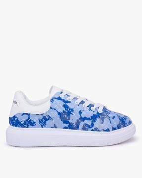 printed low-top lace-up sneakers