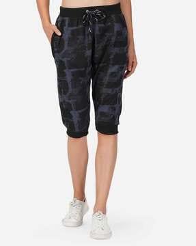 printed mid-rise 3/4th shorts