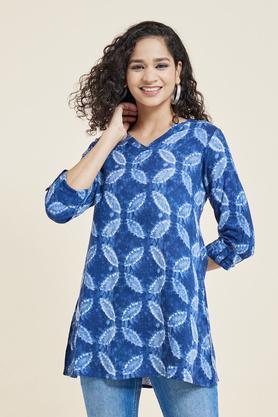 printed rayon v neck women's casual wear tunic - blue