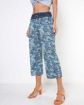 printed relaxed fit flat-front trousers