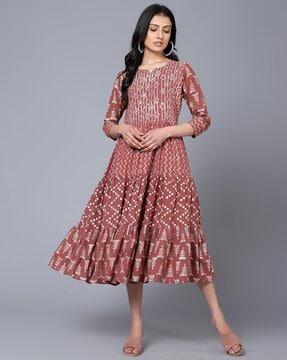 printed round-neck tiered dress