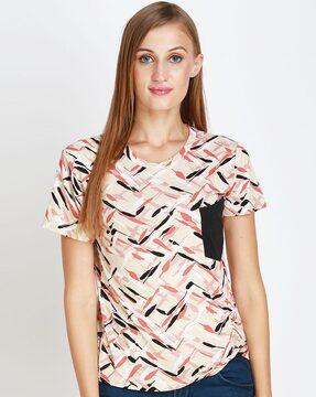 printed round-neck top with patch pocket