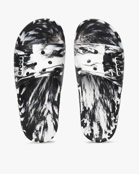 printed round-toe sliders