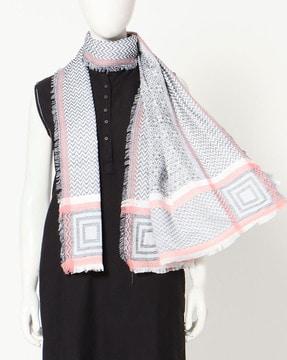 printed scarf with frayed hem