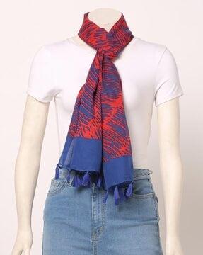 printed scarf with tasselled hem