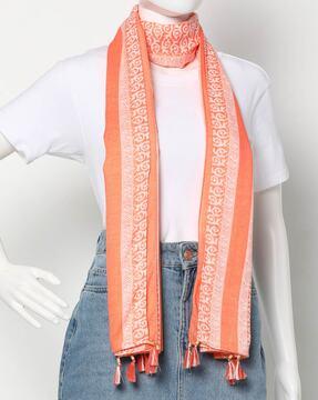 printed scarf with tassels accent