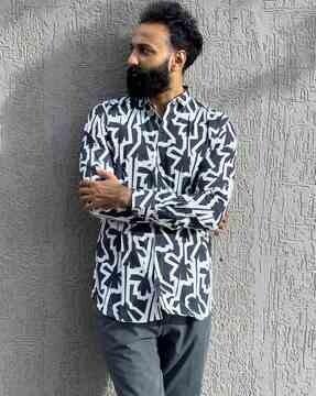 printed shirt with  spread collar